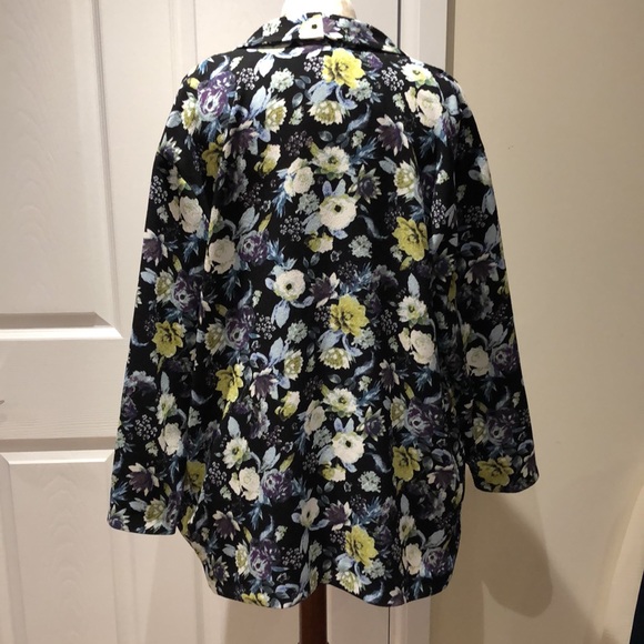 5. H&M | Floral Blazer - Picture 2 of 8